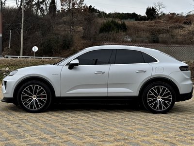 PORSCHE MACAN - 3