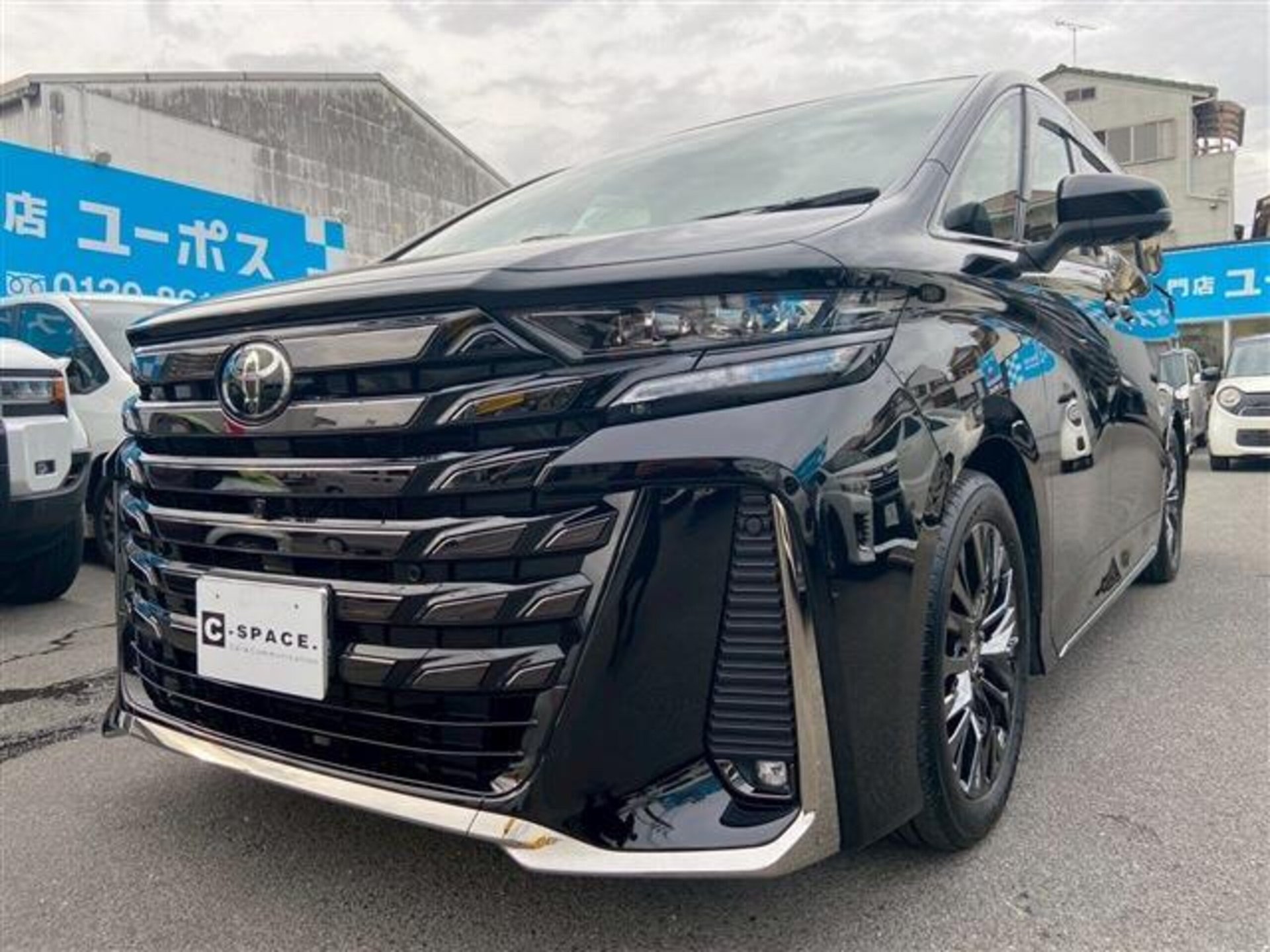 TOYOTA VELLFIRE - View 1