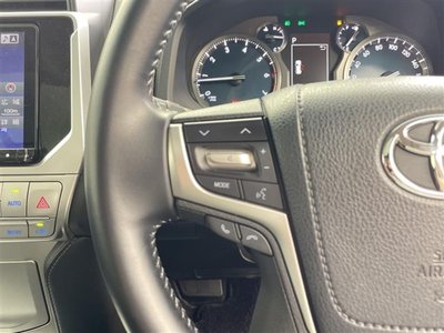 TOYOTA LAND CRUISER PRADO - 8