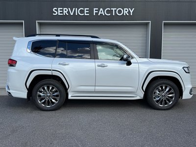 TOYOTA LAND CRUISER 300 - 9