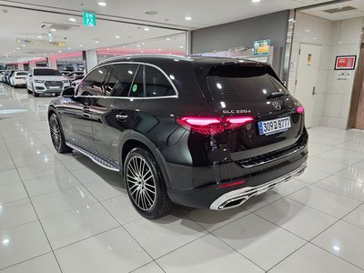 صورة 5 لـ 2023 Mercedes-BENZ GLC