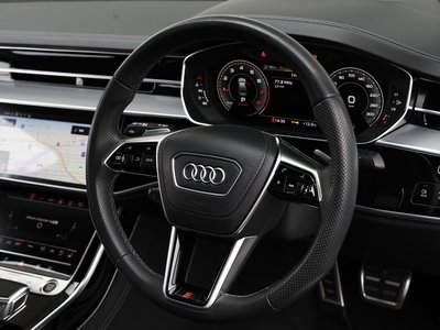 AUDI A8 - 6