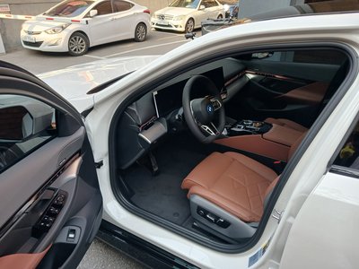 صورة مصغرة 14 لـ 2026 BMW 5 SERIES