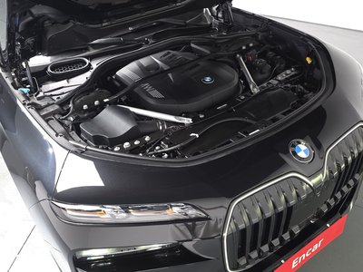 2025 BMW 7 SERIES photo 7