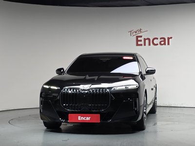 2025 BMW 7 SERIES photo 2