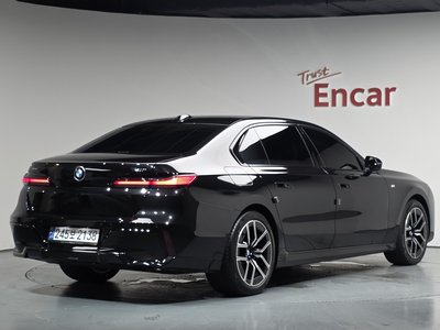 2025 BMW 7 SERIES photo 3