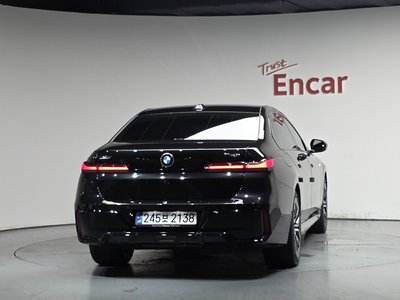 2025 BMW 7 SERIES photo 4