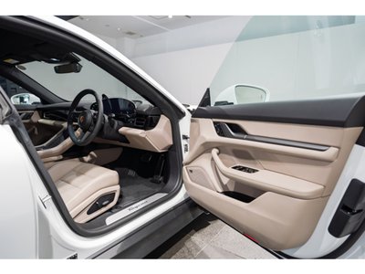 صورة مصغرة 14 لـ 2025 Porsche TAYCAN