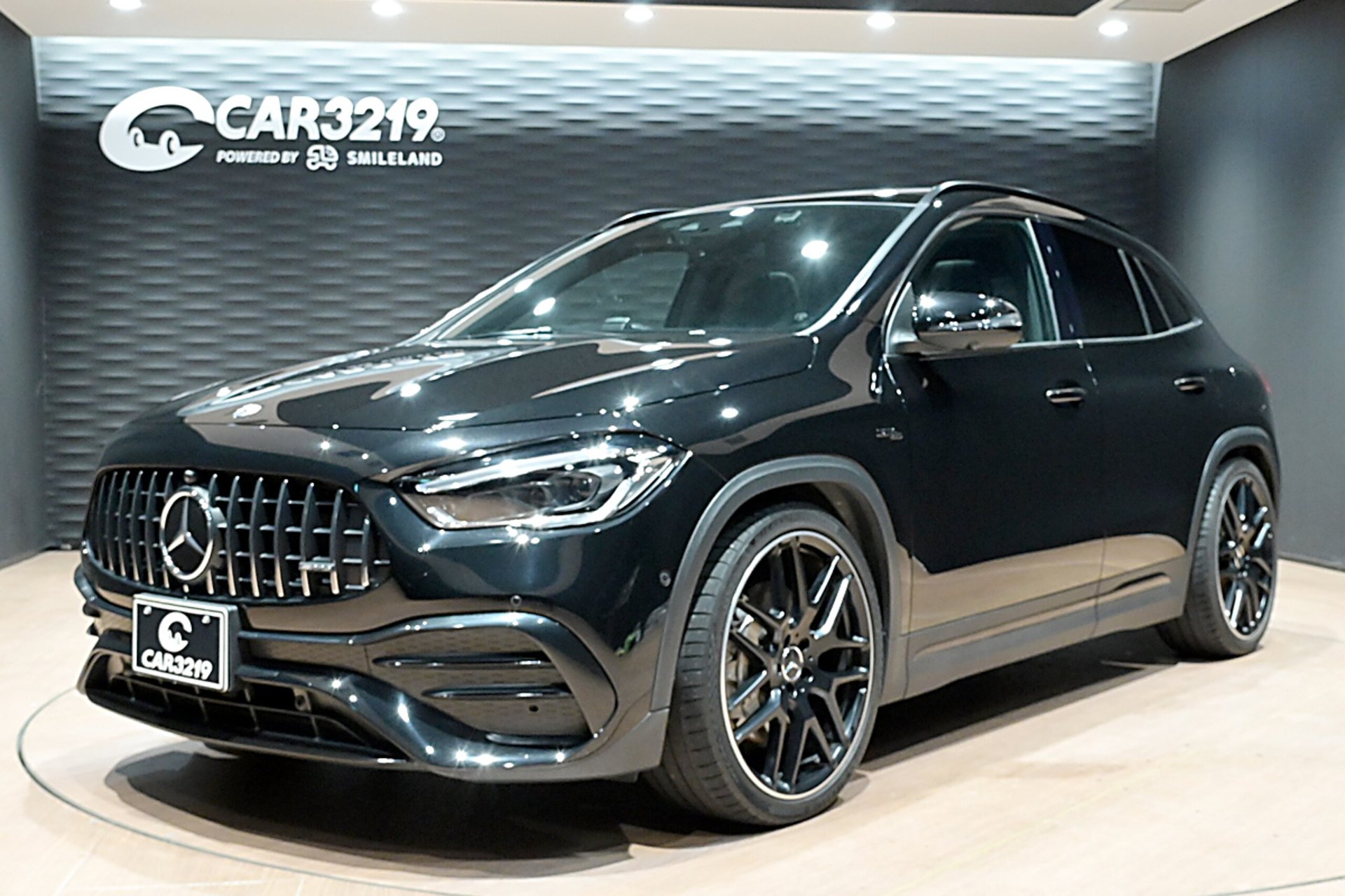 MERCEDES-BENZ GLA AMG - View 1