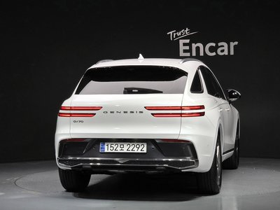 صورة 4 لـ 2024 Genesis GV70