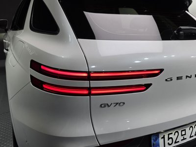 صورة 10 لـ 2024 Genesis GV70