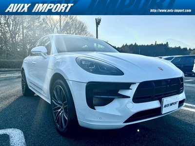 PORSCHE MACAN - 1