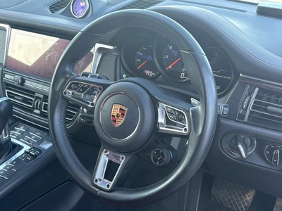 PORSCHE MACAN - 4