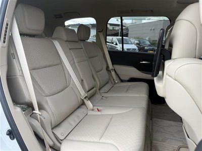 صورة مصغرة 11 لـ 2023 Toyota LAND CRUISER 300