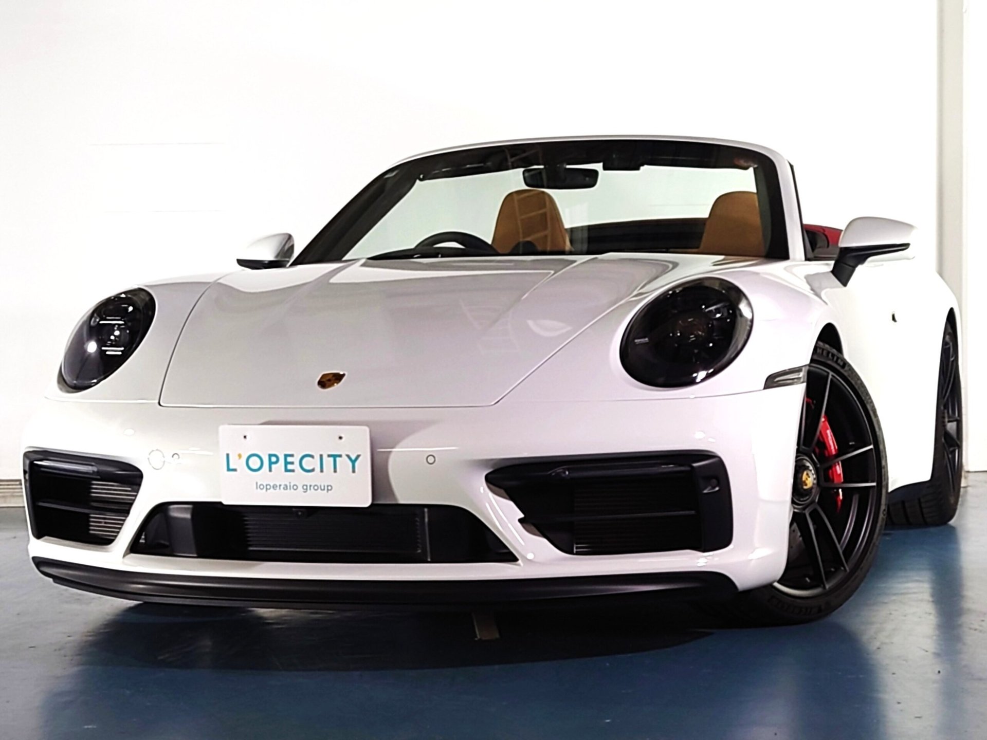 PORSCHE 911 CABRIOLET - View 1