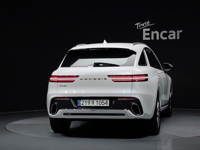 صورة 3 لـ 2024 Genesis GV70