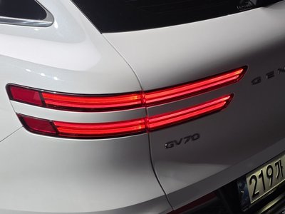 صورة 10 لـ 2024 Genesis GV70
