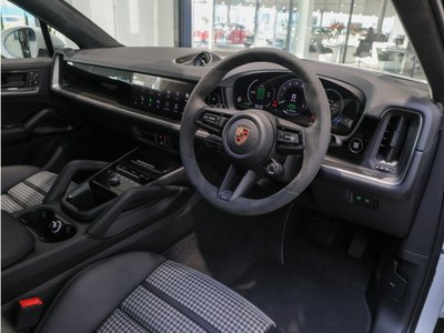 PORSCHE CAYENNE - 10