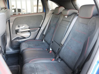 MERCEDES-BENZ GLA - 4