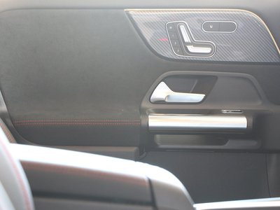 MERCEDES-BENZ GLA - 9
