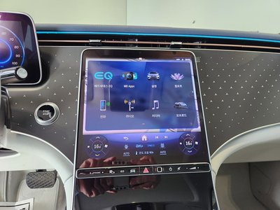 2025 Mercedes-BENZ EQE thumbnail 19