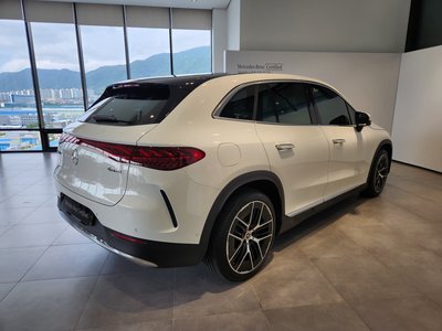 2025 Mercedes-BENZ EQE photo 3