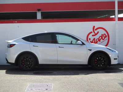 TESLA MODEL Y - 4