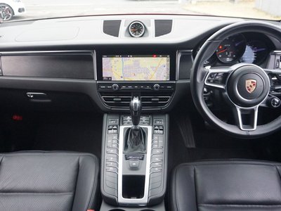 PORSCHE MACAN - 2