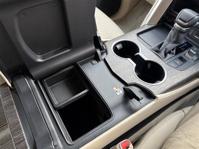 صورة مصغرة 30 لـ 2025 Toyota LAND CRUISER 300