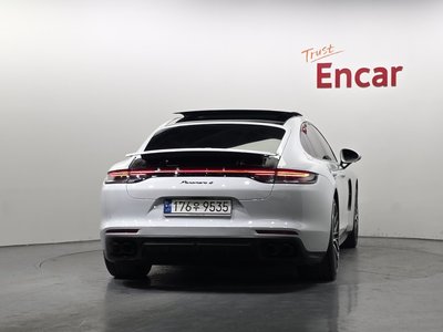 PORSCHE PANAMERA - 3