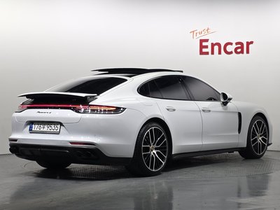 PORSCHE PANAMERA - 4