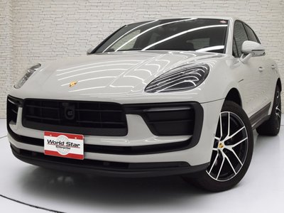PORSCHE MACAN - 1