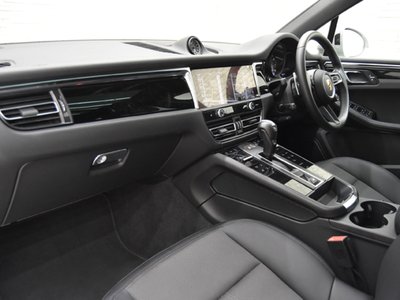 PORSCHE MACAN - 8