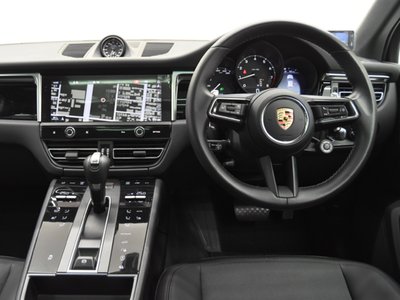 PORSCHE MACAN - 9