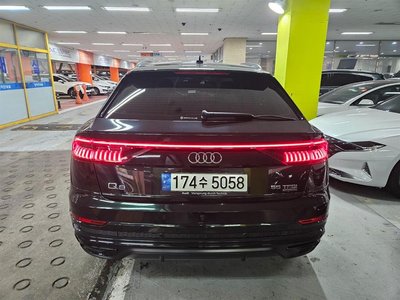 AUDI Q8 - 3