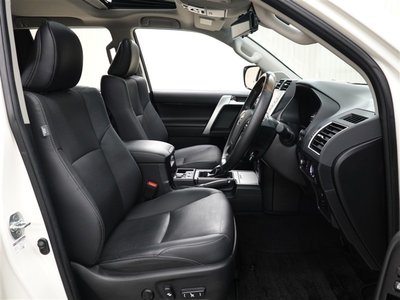 TOYOTA LAND CRUISER - 7