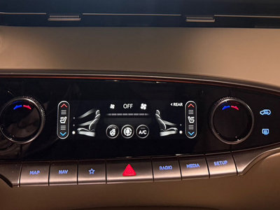 صورة 8 لـ 2023 Genesis GV70