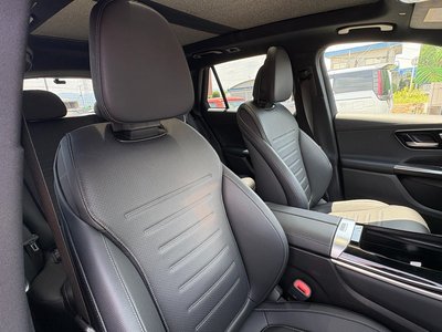 صورة 8 لـ 2023 Mercedes-BENZ GLC