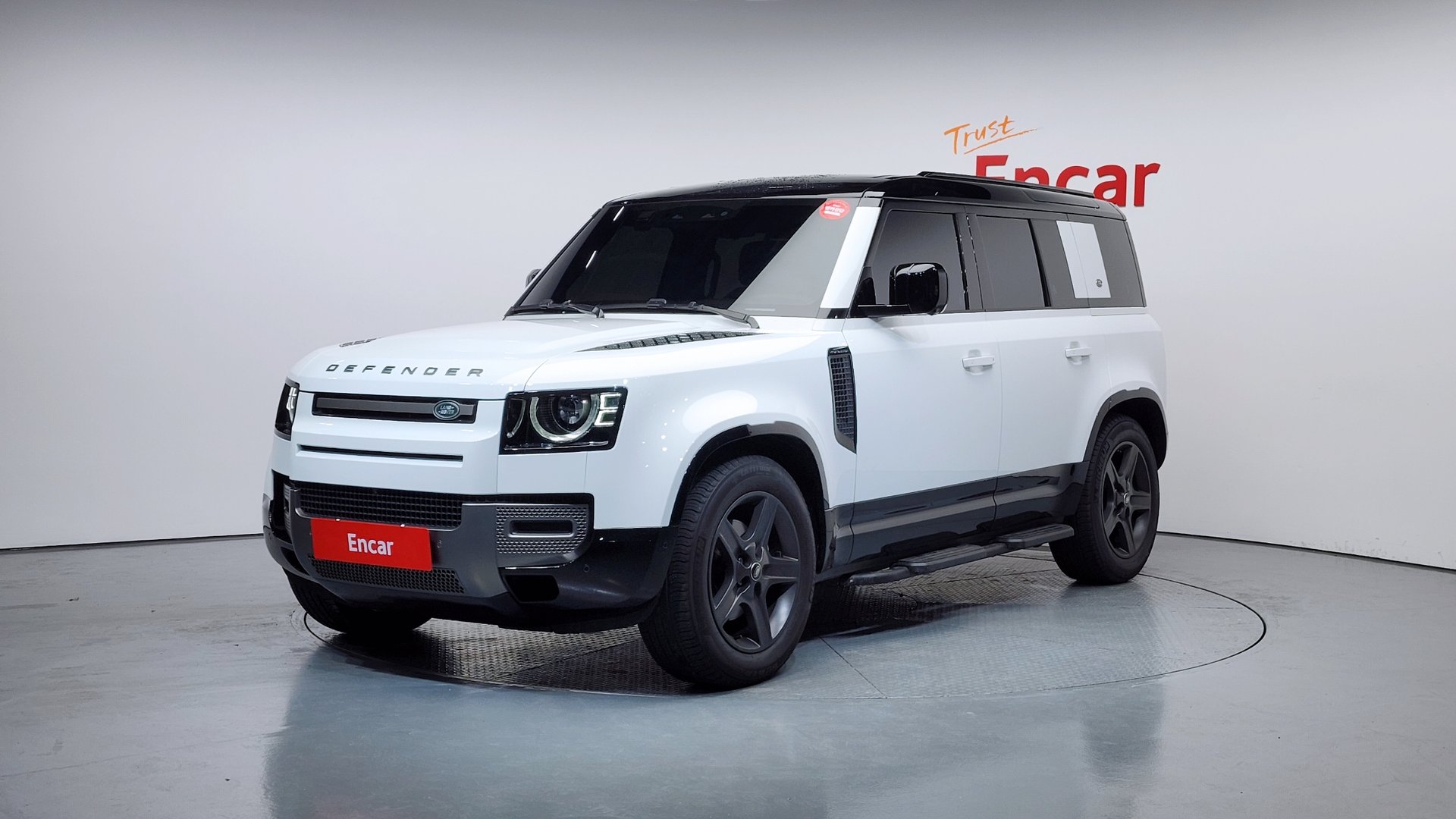 LAND ROVER DEFENDER - View 1