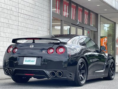 NISSAN GT-R - 10