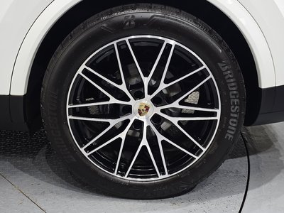 صورة 8 لـ 2024 Porsche CAYENNE