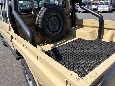 TOYOTA LAND CRUISER 70 - 7