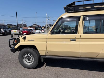 TOYOTA LAND CRUISER 70 - 10