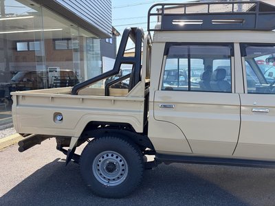 TOYOTA LAND CRUISER 70 - 4