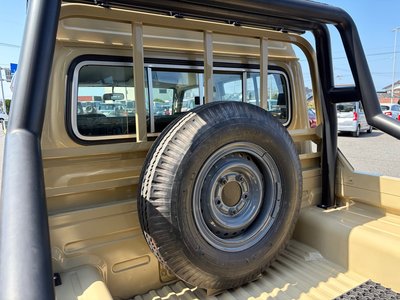 TOYOTA LAND CRUISER 70 - 8