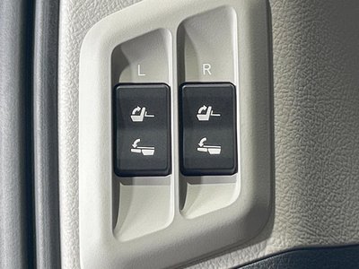 2021 Toyota LAND CRUISER PRADO thumbnail 29