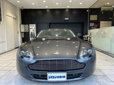 ASTON MARTIN V8