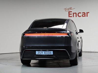 TESLA MODEL Y - 4