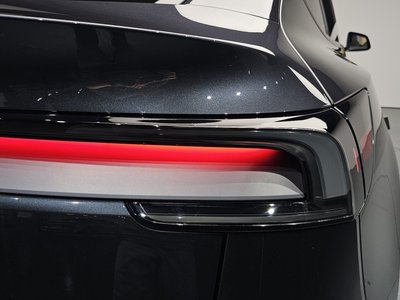 TESLA MODEL Y - 10