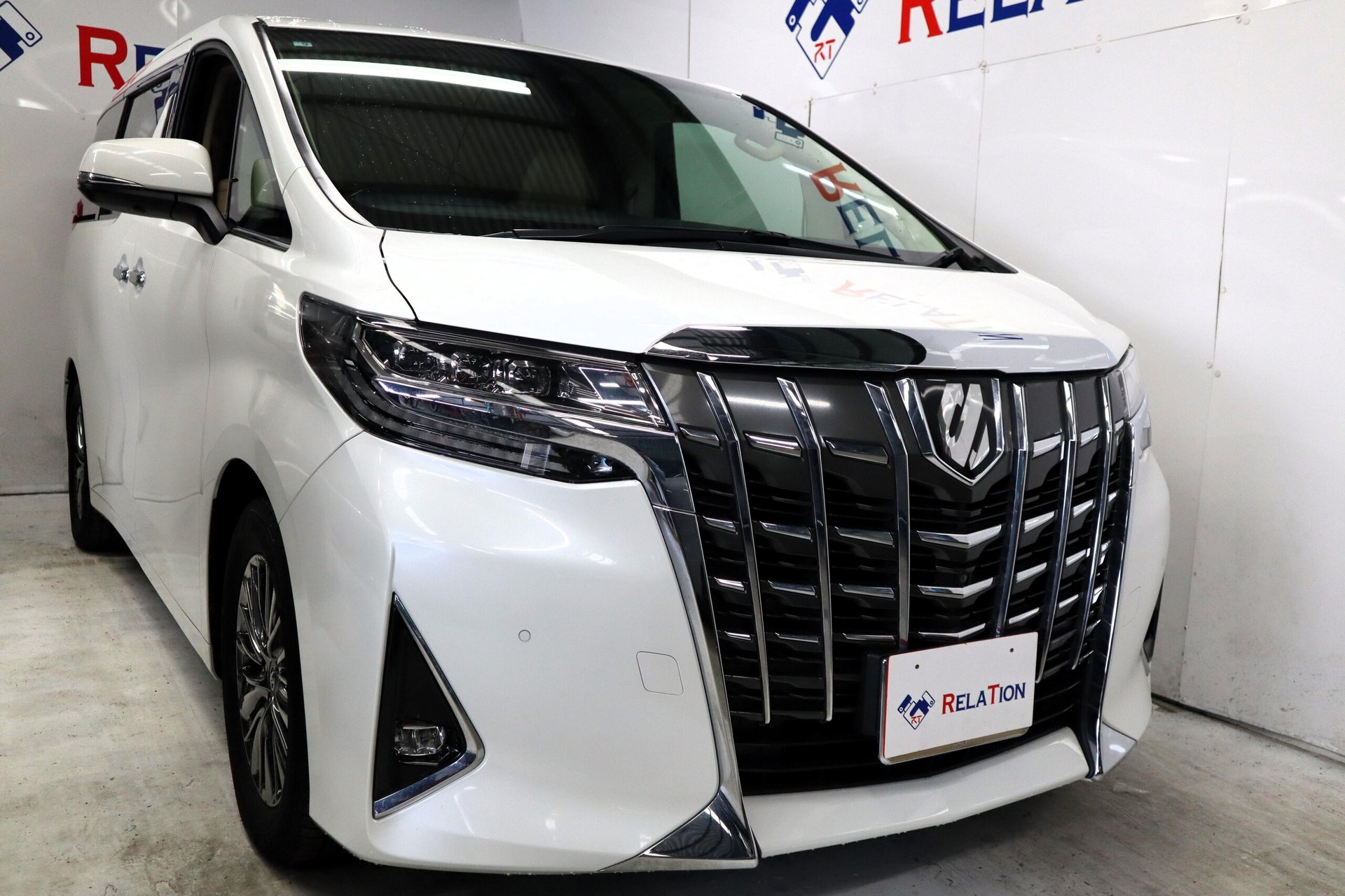 TOYOTA ALPHARD - View 1
